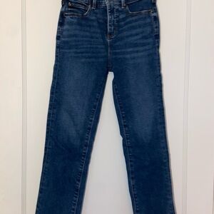 AT “The High Rise Straight” Jeans